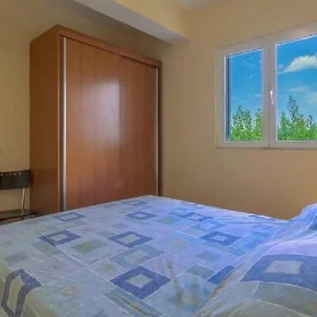 Blue Skies Apartment *