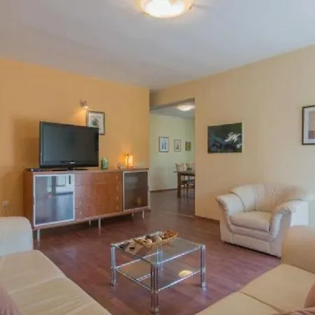 Διαμέρισμα Blue Skies *