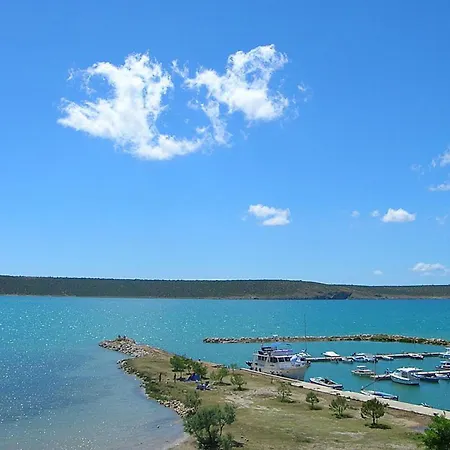 Apartment Blue Skies *
