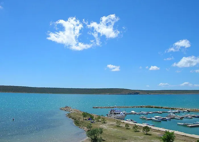 Apartment Blue Skies *